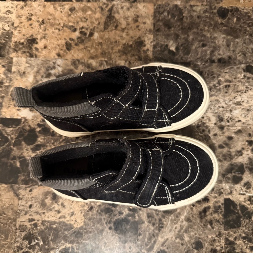 Old Navy Black and Gray Kids toddler Sneakers high top - Picture 5 of 7